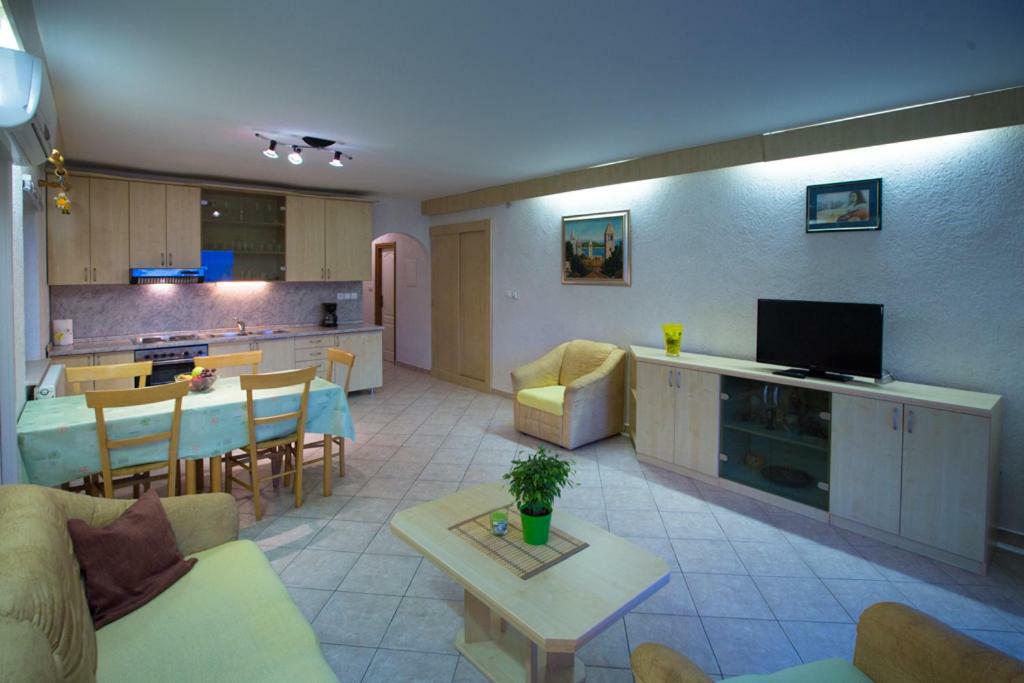 Apartmani Fuza Rab Supetarska Draga Exterior photo